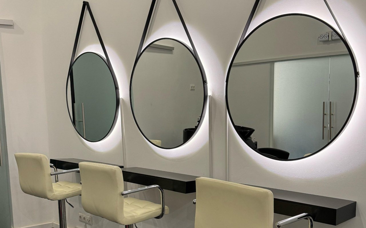 Makeup-Station mit LED-Spiegeln