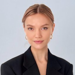 Kseniya — Brow Stylist bei Cube Beauty Berlin